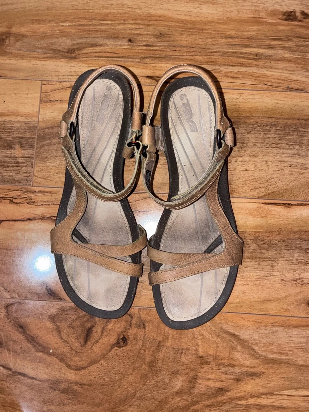 Teva Cabrillo Women’s Strap Wedge Tan Leather Sandals - size 9